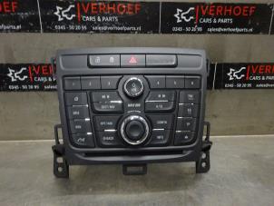 Usados Panel de control de radio Opel Zafira Tourer (P12) 1.4 Turbo 16V Ecotec Precio de solicitud ofrecido por Verhoef Cars & Parts