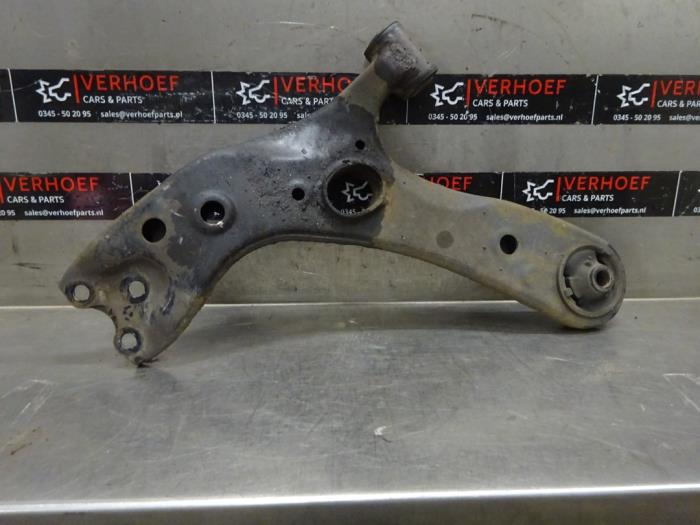 Front wishbone, left from a Toyota Prius (ZVW3) 1.8 16V 2010