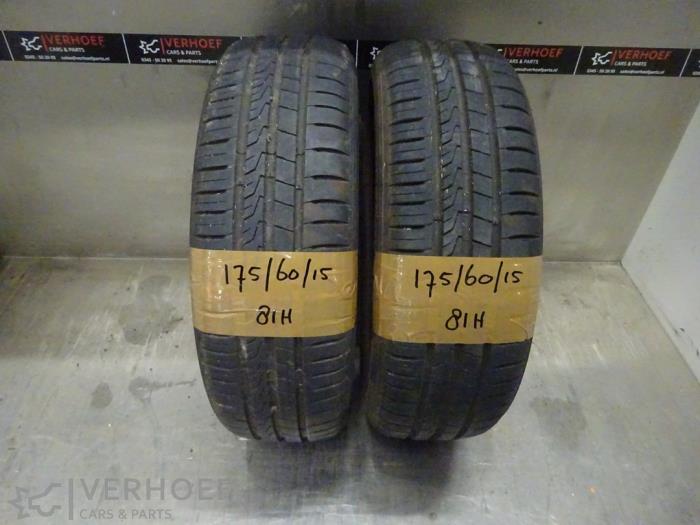 Używane Opona Cena na żądanie oferowane przez Verhoef Cars & Parts
