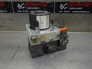 Usados Bomba ABS Toyota Yaris II (P9) 1.33 16V Dual VVT-I Precio € 100,00 Norma de margen ofrecido por Verhoef Cars & Parts