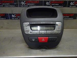 Usagé Radio/Lecteur CD Toyota Aygo (B10) 1.0 12V VVT-i Prix € 50,00 Règlement à la marge proposé par Verhoef Cars & Parts