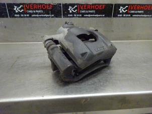 Usagé Etrier de frein (pince) avant gauche Peugeot 108 1.0 12V VVT-i Prix sur demande proposé par Verhoef Cars & Parts