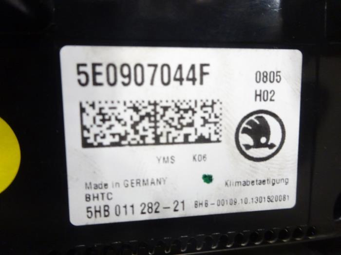Panneau de commandes chauffage d'un Skoda Octavia Combi (5EAC) 1.6 TDI GreenTec 16V 2013