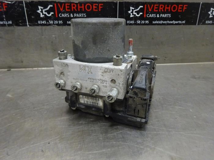 Usagé Bloc ABS Toyota Auris (E15) 1.6 Dual VVT-i 16V Prix € 75,00 Règlement à la marge proposé par Verhoef Cars & Parts