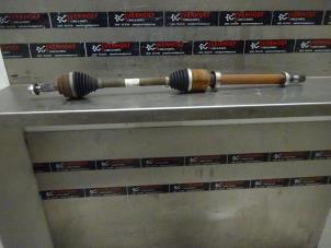 Used Front drive shaft, right Renault Clio IV (5R) 0.9 Energy TCE 90 12V Price on request offered by Verhoef Cars & Parts