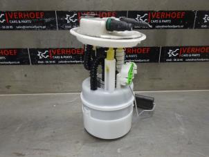 Used Petrol pump Renault Clio IV (5R) 0.9 Energy TCE 90 12V Price on request offered by Verhoef Cars & Parts