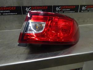 Usados Luz trasera derecha Renault Clio IV (5R) 0.9 Energy TCE 90 12V Precio de solicitud ofrecido por Verhoef Cars & Parts