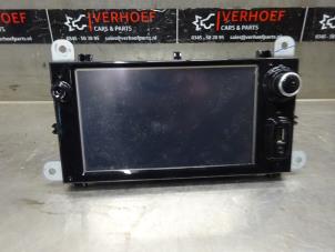 Used Display Multi Media control unit Renault Clio IV (5R) 0.9 Energy TCE 90 12V Price € 350,00 Margin scheme offered by Verhoef Cars & Parts