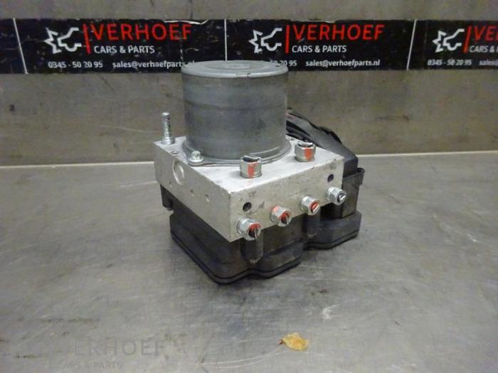 Używane Pompa ABS Toyota C-HR (X1,X5) 1.2 16V Turbo Cena na żądanie oferowane przez Verhoef Cars & Parts