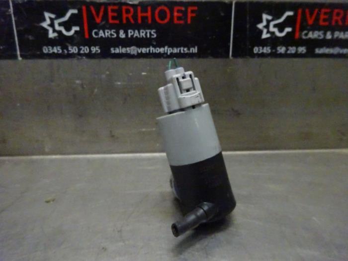Windscreen washer pump from a Citroën C1 1.0 12V VVT-i 2021