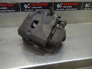 Used Front brake calliper, left Hyundai Tucson (JM) 2.0 16V CVVT 4x2 Price € 35,00 Margin scheme offered by Verhoef Cars & Parts