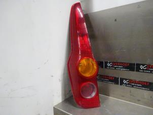 Używane Tylne swiatlo pozycyjne lewe Daihatsu Cuore (L251/271/276) 1.0 12V DVVT Cena € 50,00 Procedura marży oferowane przez Verhoef Cars & Parts
