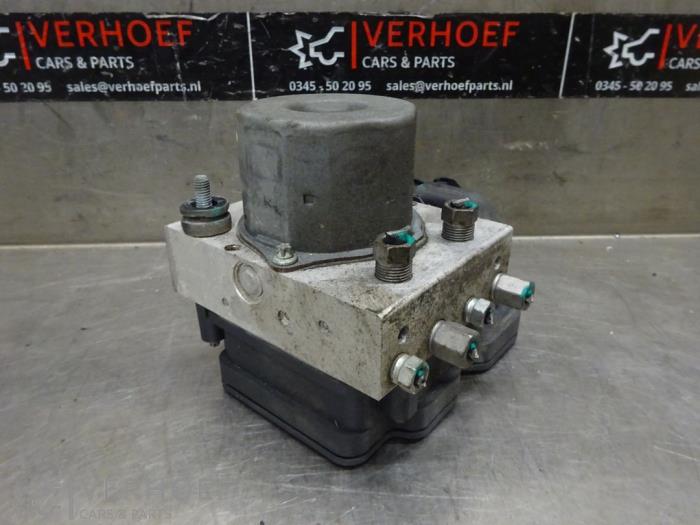 Begagnade ABS-pump Tesla Model S 85 Pris € 181,50 Inklusive moms erbjuds av Verhoef Cars & Parts