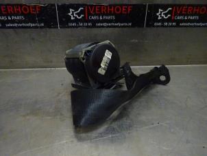 Used Rear seatbelt, left Nissan Qashqai (J10) 1.6 16V Price on request offered by Verhoef Cars & Parts