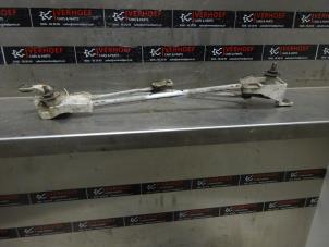 Used Wiper mechanism Nissan Navara (D40) 2.5 dCi 16V 4x4 Price on request offered by Verhoef Cars & Parts