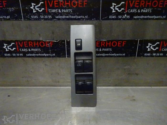 Usados Interruptor combinado de ventanillas Nissan Navara (D40) 2.5 dCi 16V 4x4 Precio de solicitud ofrecido por Verhoef Cars & Parts
