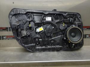 Używane Mechanizm szyby lewej przedniej wersja 4-drzwiowa Volvo V40 (MV) 2.0 T4 16V Cena na żądanie oferowane przez Verhoef Cars & Parts