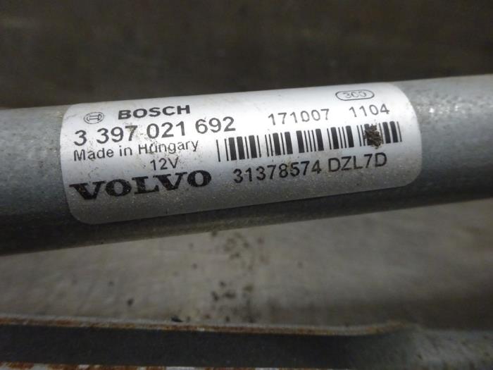 Mecanismo de limpiaparabrisas de un Volvo V40 (MV) 2.0 T4 16V 2017