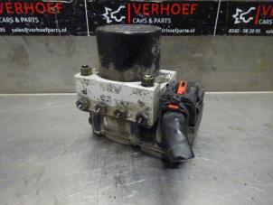 Usagé Pompe ABS Skoda Fabia (6Y5) 1.4i 16V Prix € 75,00 Règlement à la marge proposé par Verhoef Cars & Parts