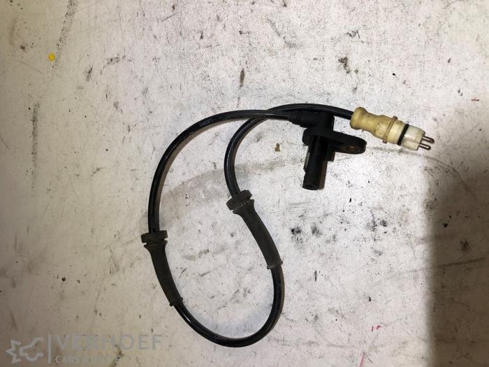 Begagnade ABS-sensor Renault Clio II (BB/CB) 1.2 Pris € 15,00 Marginaltabell erbjuds av Verhoef Cars & Parts