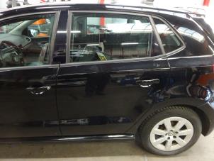 Usagé Portière 4portes arrière gauche Volkswagen Polo V (6R) 1.2 TDI 12V BlueMotion Prix € 250,00 Règlement à la marge proposé par Verhoef Cars & Parts