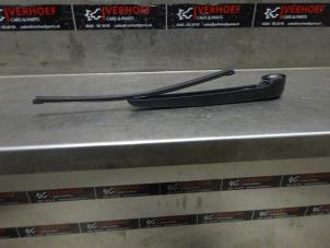 Used Rear wiper arm Audi Q5 (8RB) 2.0 TFSI 16V Quattro Price on request offered by Verhoef Cars & Parts