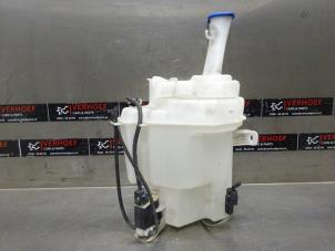 Used Front windscreen washer reservoir Kia Cee'd (JDB5) 1.6 GDI 16V Price € 70,00 Margin scheme offered by Verhoef Cars & Parts