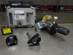 Used Set of cylinder locks (complete) Kia Cee'd (JDB5) 1.6 GDI 16V Price on request offered by Verhoef Cars & Parts
