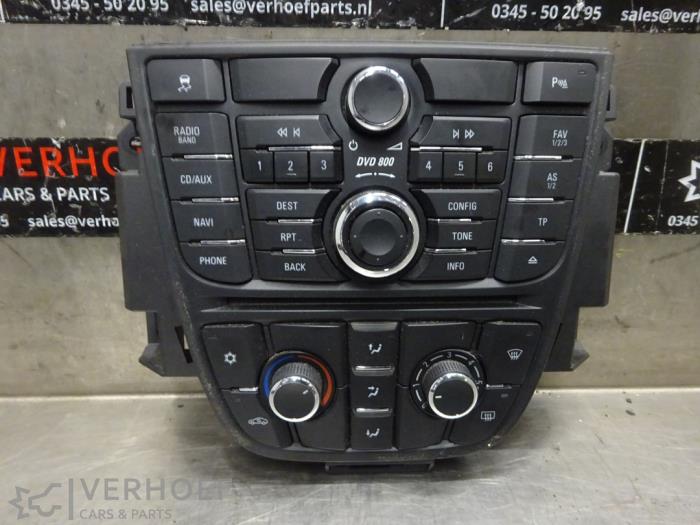 Używane Panel obslugi radia Opel Astra J Sports Tourer (PD8/PE8/PF8) 1.7 CDTi 16V Cena na żądanie oferowane przez Verhoef Cars & Parts