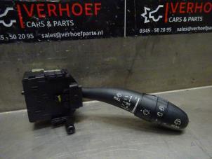 Używane Przelacznik wycieraczki Kia Cee'd Sporty Wagon (EDF) 1.4 16V Cena na żądanie oferowane przez Verhoef Cars & Parts