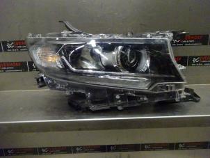Używane Reflektor prawy Toyota Land Cruiser (J15) 2.8 D-4D 16V Euro 6 Cena na żądanie oferowane przez Verhoef Cars & Parts