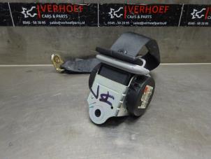 Usagé Ceinture de sécurité arrière gauche Mitsubishi Space Star (DG) 1.6 16V Prix € 25,00 Règlement à la marge proposé par Verhoef Cars & Parts