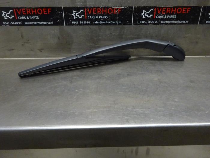 Rear wiper arm from a Mitsubishi Space Star (A0) 1.2 12V 2021
