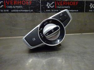 Używane Przelacznik swiatel Mercedes E (W213) E-350e 2.0 Turbo 16V Cena na żądanie oferowane przez Verhoef Cars & Parts