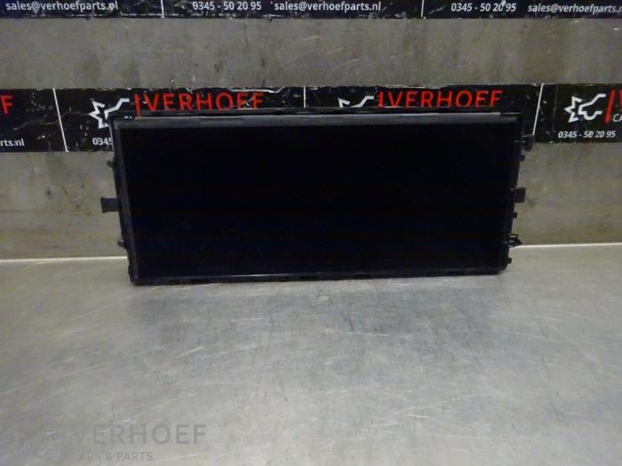 Usagé Affichage navigation Mercedes E (W213) E-350e 2.0 Turbo 16V Prix € 200,00 Règlement à la marge proposé par Verhoef Cars & Parts