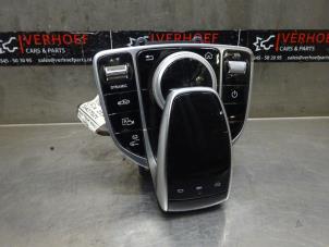 Usados Unidad de control multimedia Mercedes E (W213) E-350e 2.0 Turbo 16V Precio € 200,00 Norma de margen ofrecido por Verhoef Cars & Parts