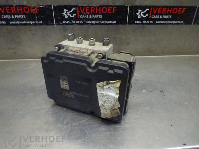 Begagnade ABS-pump Ford Focus 3 Wagon 1.6 TDCi Pris € 75,00 Marginaltabell erbjuds av Verhoef Cars & Parts