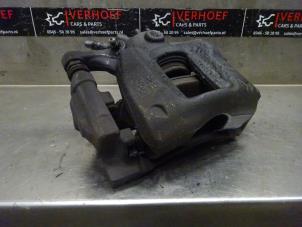 Used Front brake calliper, right Opel Vivaro 1.6 CDTI 90 Price on request offered by Verhoef Cars & Parts