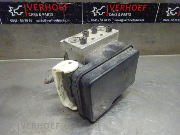 Używane Pompa ABS Toyota Land Cruiser (J12) 3.0 D-4D 16V Cena na żądanie oferowane przez Verhoef Cars & Parts