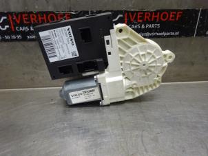 Usados Motor de ventanilla de puerta Volvo C70 (MC) 2.0 D 16V Precio de solicitud ofrecido por Verhoef Cars & Parts