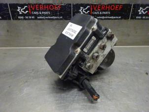 Usagé Pompe ABS Volkswagen Polo IV (9N1/2/3) 1.2 Prix sur demande proposé par Verhoef Cars & Parts