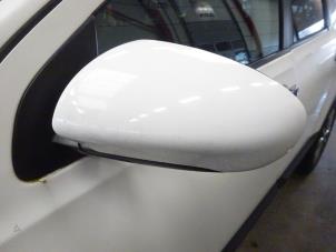 Used Wing mirror, left Nissan Qashqai (J10) 1.6 16V Price € 125,00 Margin scheme offered by Verhoef Cars & Parts