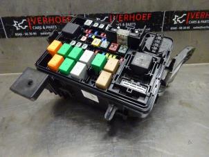 Używane Skrzynka bezpieczników Kia Rio IV (YB) 1.0i T-GDi 100 12V Cena na żądanie oferowane przez Verhoef Cars & Parts