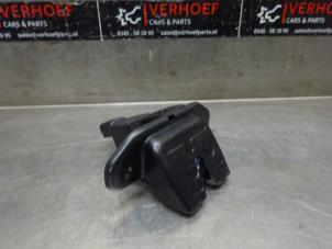 Usagé Serrure de coffre Kia Rio IV (YB) 1.0i T-GDi 100 12V Prix sur demande proposé par Verhoef Cars & Parts