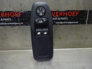 Używane Przelacznik combi okienny Peugeot 208 I (CA/CC/CK/CL) 1.2 Vti 12V PureTech 82 Cena na żądanie oferowane przez Verhoef Cars & Parts