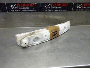 Używane Wspornik zderzaka lewy tyl Nissan Juke (F15) 1.6 16V Cena na żądanie oferowane przez Verhoef Cars & Parts