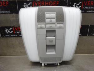 Używane Oswietlenie wewnetrzne przód Mercedes E (W212) E-250 CGI 16V BlueEfficiency Cena € 50,00 Procedura marży oferowane przez Verhoef Cars & Parts