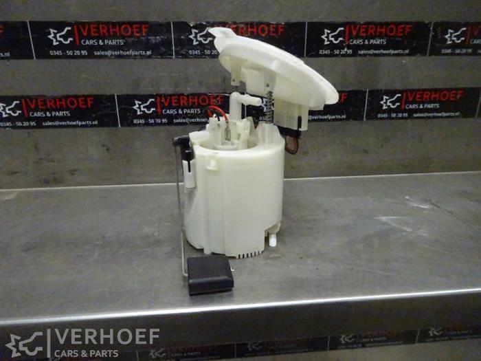 Usagé Pompe essence Mercedes E (W212) E-250 CGI 16V BlueEfficiency Prix € 75,00 Règlement à la marge proposé par Verhoef Cars & Parts