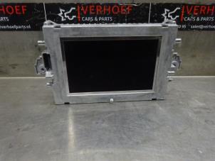 Używane Wyswietlacz jednostki multimedialnej Mercedes E (W212) E-250 CGI 16V BlueEfficiency Cena na żądanie oferowane przez Verhoef Cars & Parts