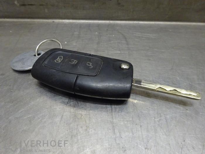 Używane Klucz Ford Transit Courier 1.5 TDCi 75 Cena na żądanie oferowane przez Verhoef Cars & Parts
